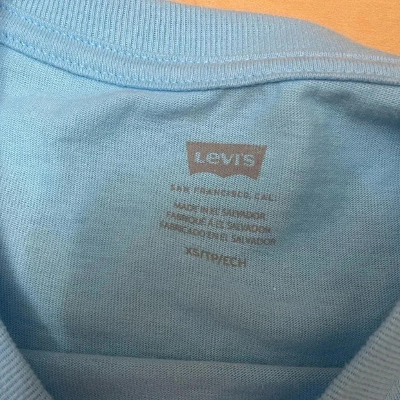 COPY - LEVI’S flower logo blue tshirt basic graphic tshirt - Picture 5 of 5